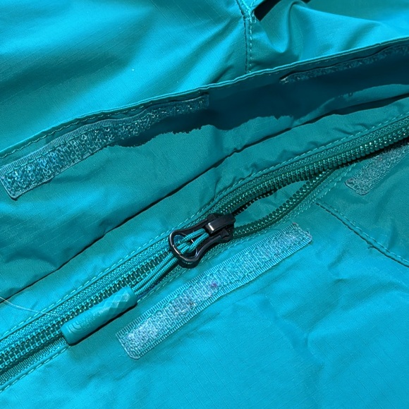 North Face rain jacket - Picture 2 of 5